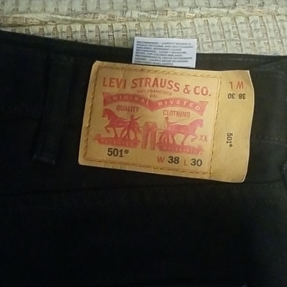 Buttonflys - Picture 2 of 3